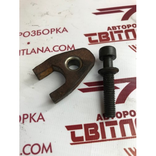 Кронштейн паливної форсунки Kia Sorento 2.5CRDI 2002-2009 338144A000